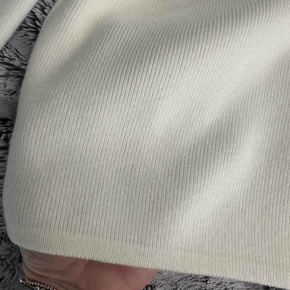 Eesome Off-White Ribbed Top - Picture 2 of 3